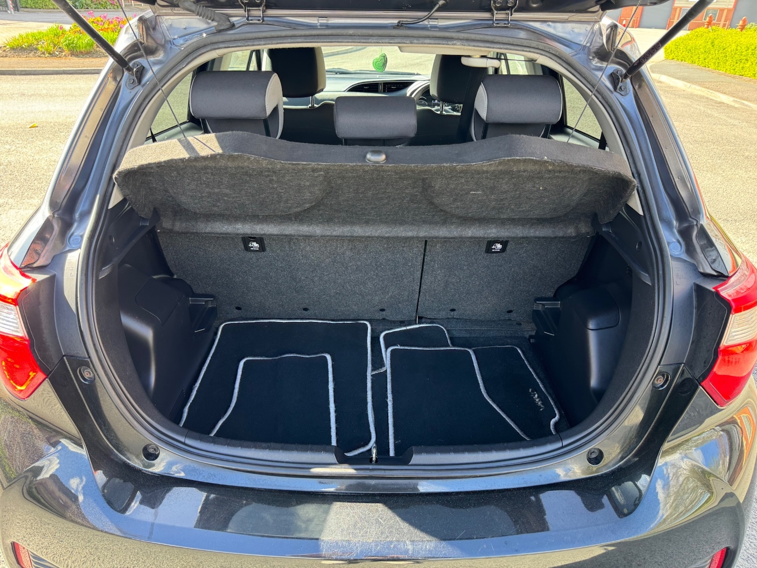 Used Toyota Yaris 2019 for sale - 78211901: Photo 24