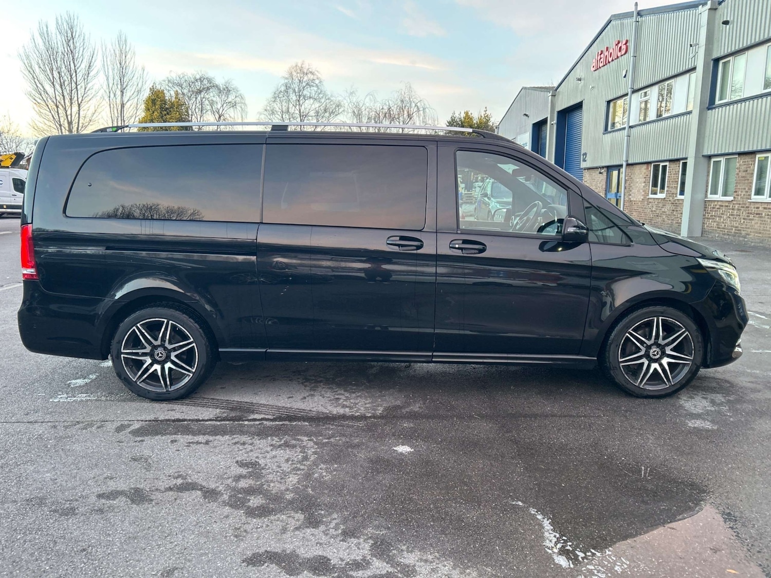 Used Mercedes-Benz V-Class 2018 for sale - 77618779: Photo 2