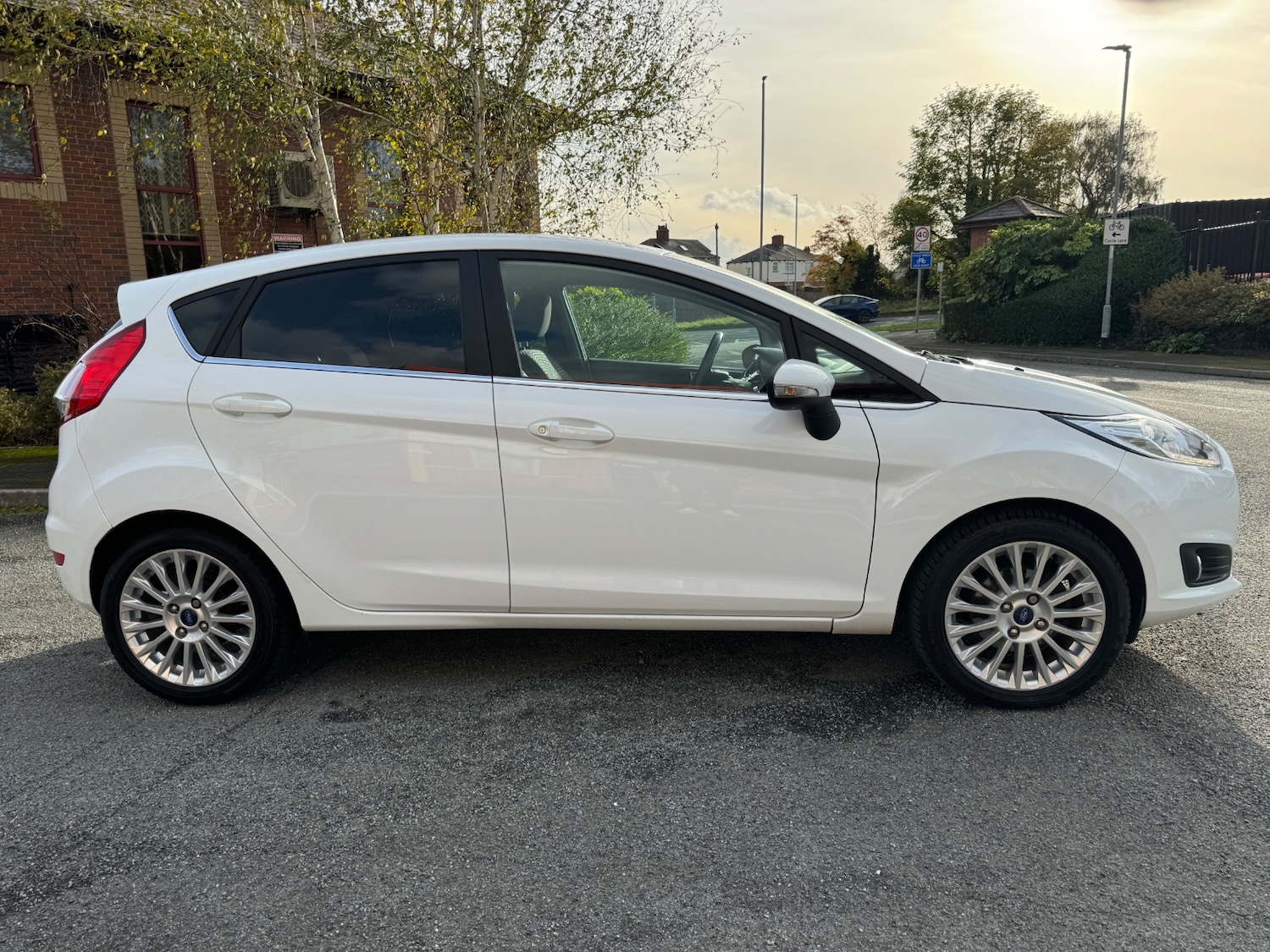 Used Ford Fiesta 2014 for sale - 76365209: Photo 2