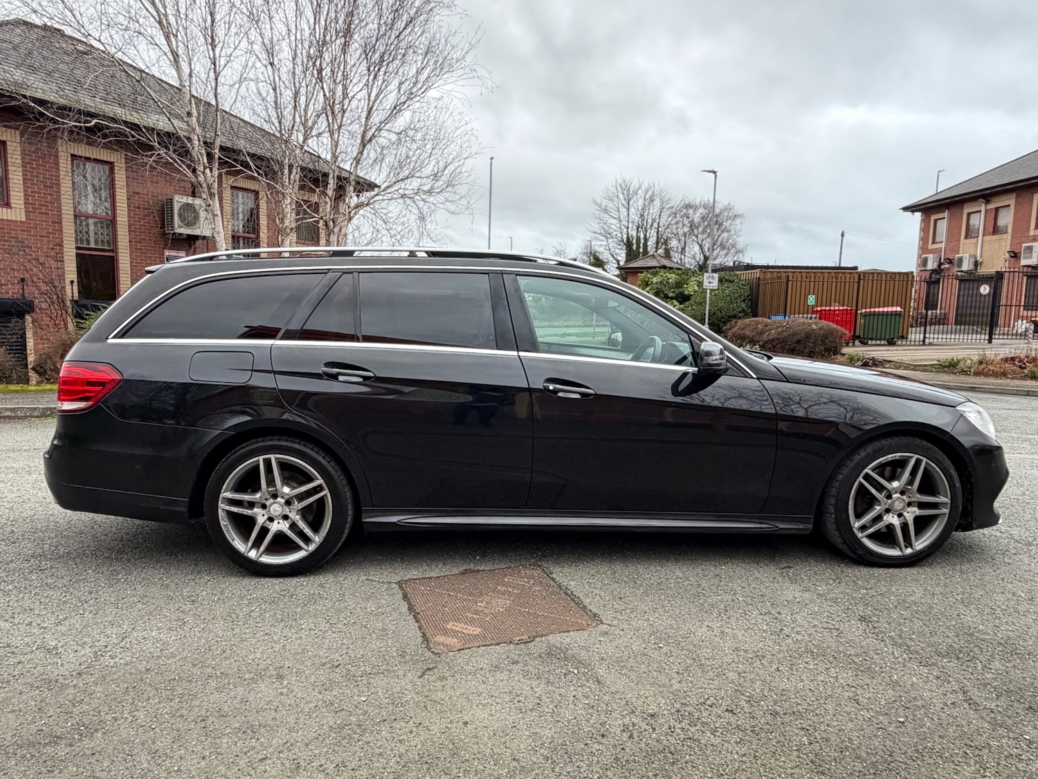 Used Mercedes-Benz E Class 2014 for sale - 77641080: Photo 2