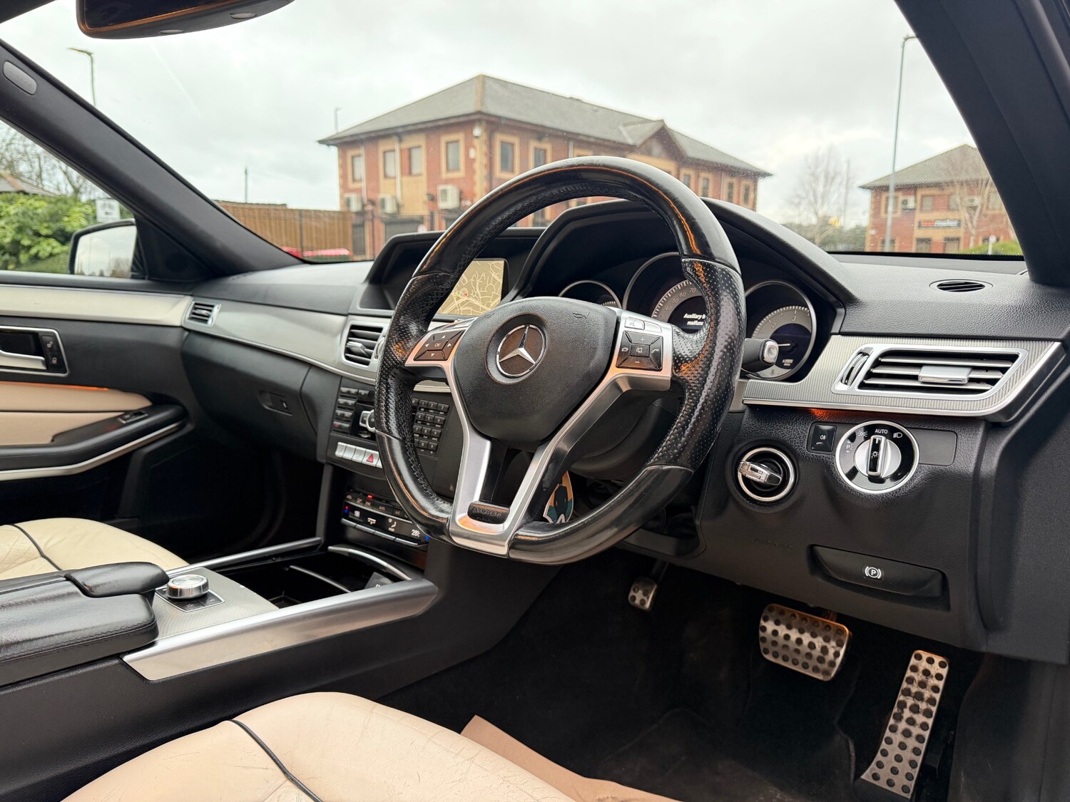 Used Mercedes-Benz E Class 2014 for sale - 77641080: Photo 9