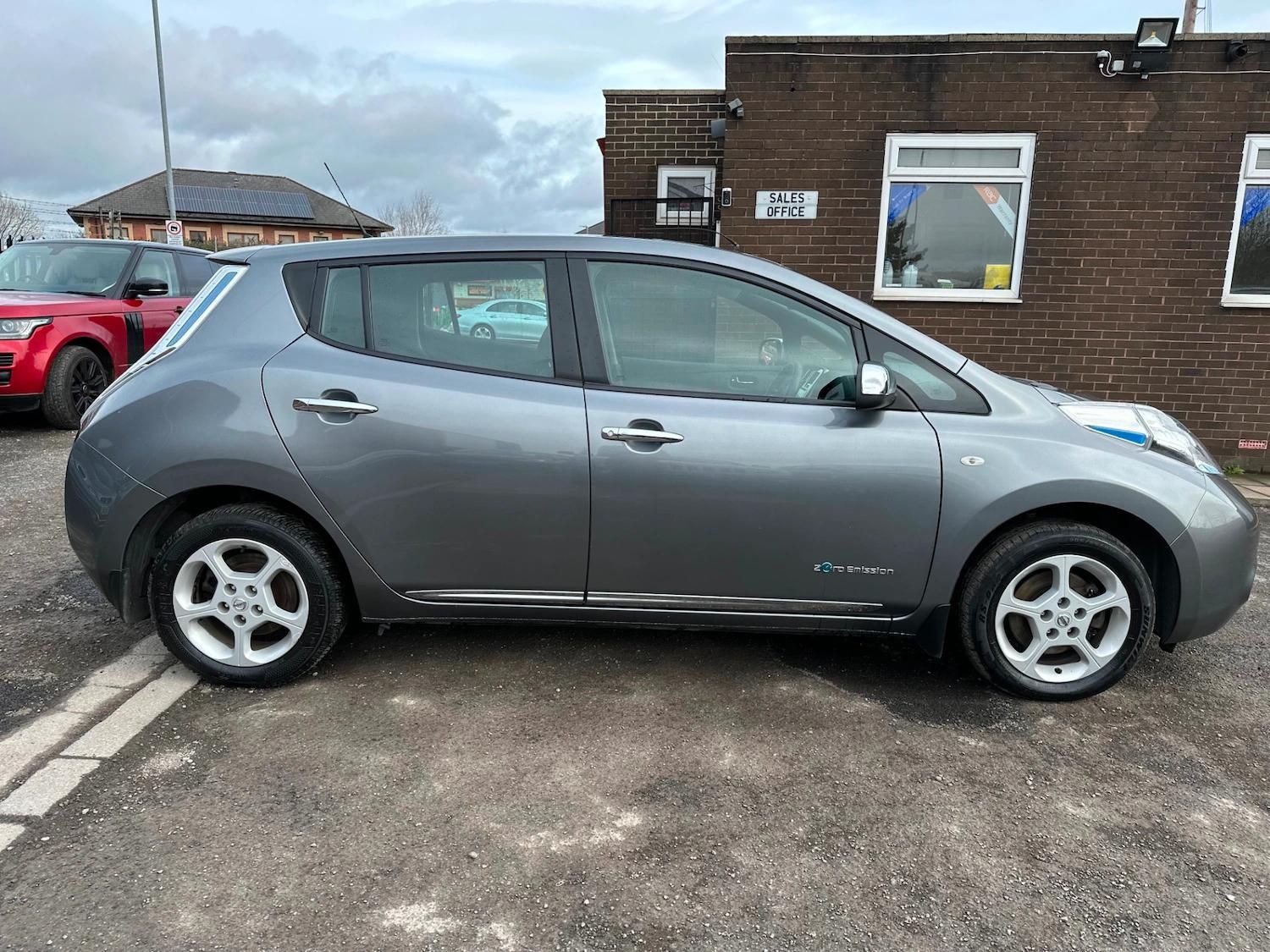 Used Nissan Leaf 2017 for sale - 77170742: Photo 2