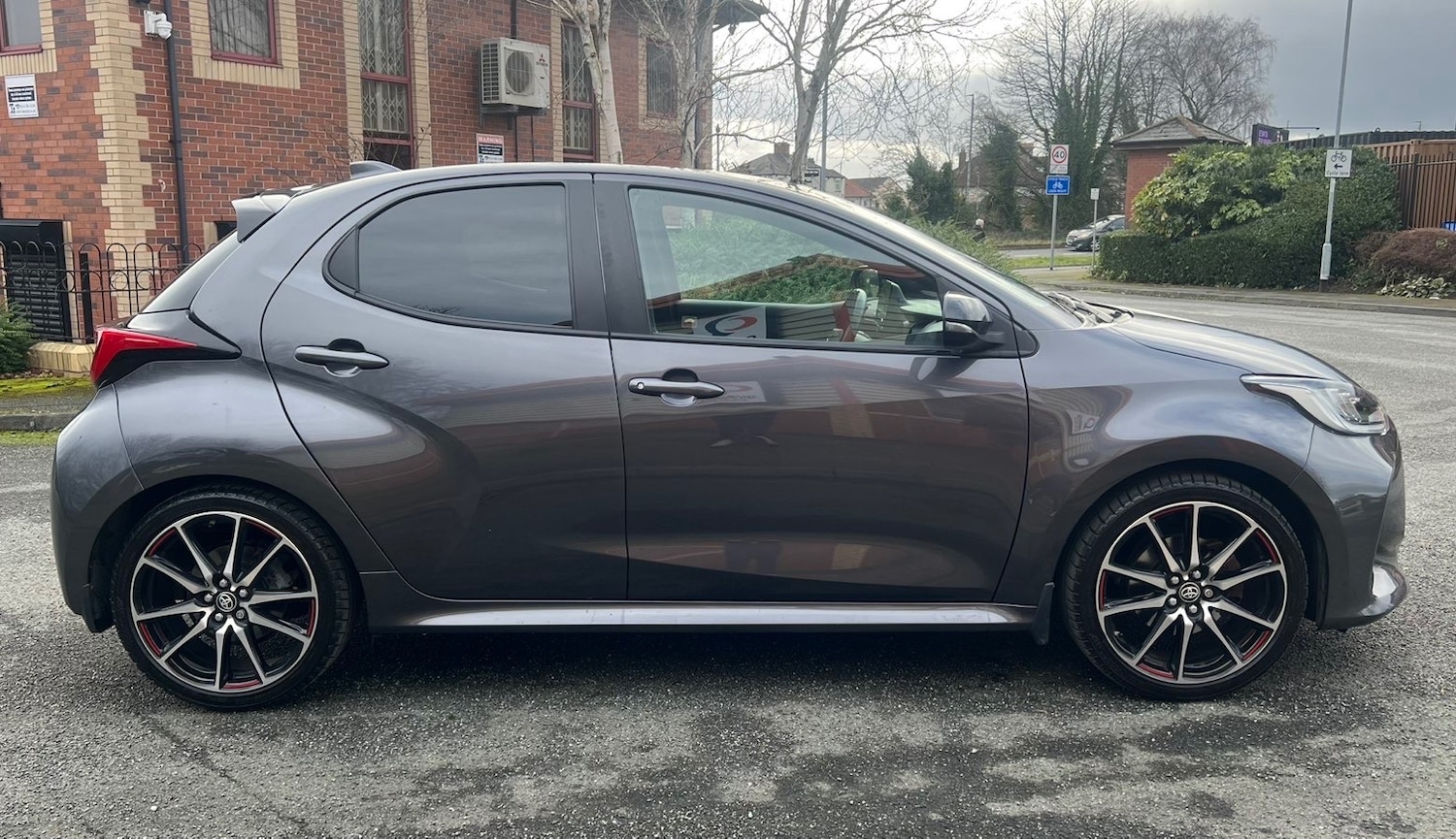 Used Toyota Yaris 2023 for sale - 77630170: Photo 2