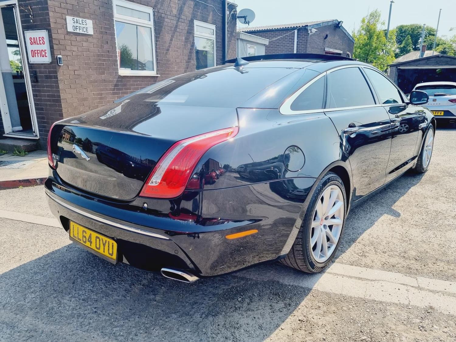Used Jaguar XJ 2015 for sale - 77170750: Photo 4