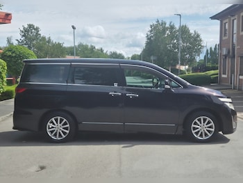 Used Nissan Elgrand  for sale - 75424740: Photo
