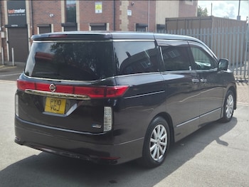 Used Nissan Elgrand  for sale - 75424740: Photo
