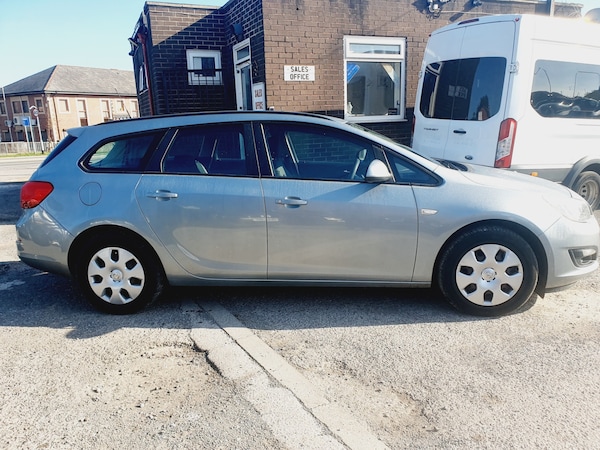 Used Vauxhall Astra 2014 for sale - 76249403: Photo 2