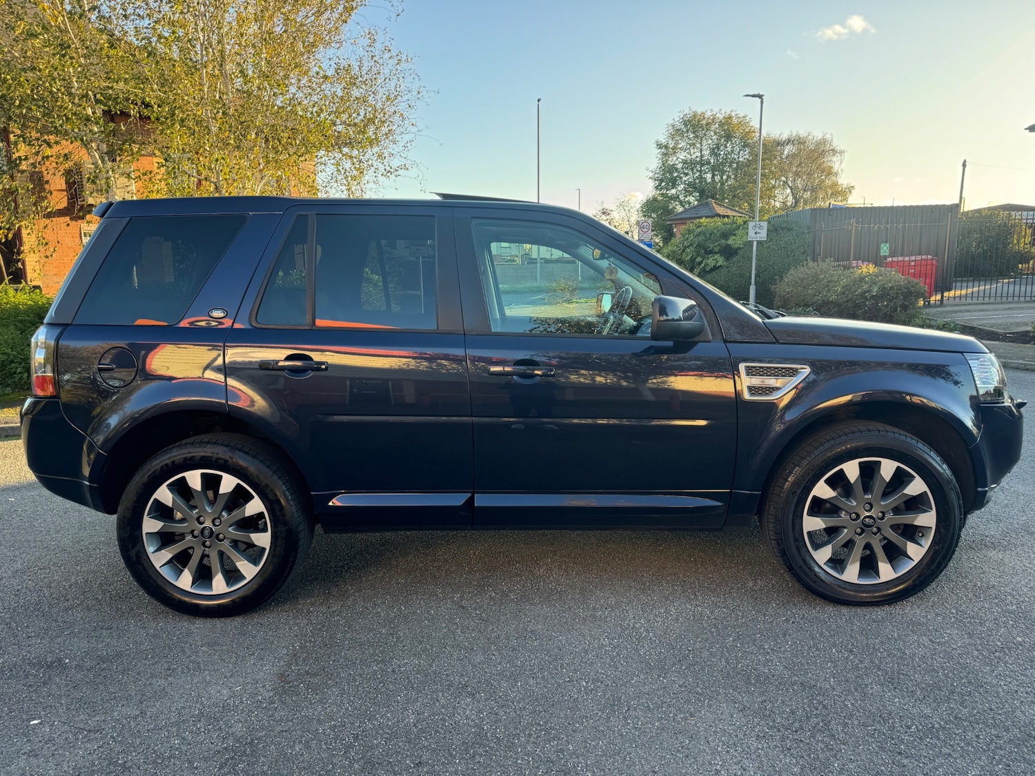 Used Land Rover Freelander 2014 for sale - 76334880: Photo 2