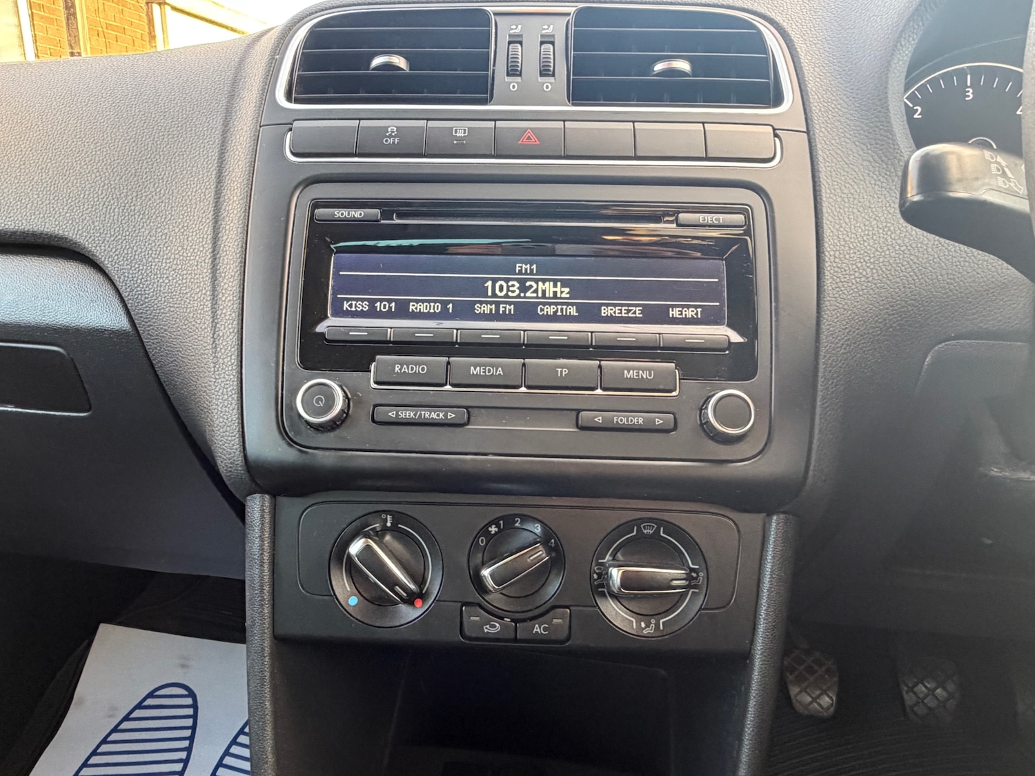 Used Volkswagen Polo 2011 for sale - 76750581: Photo 14