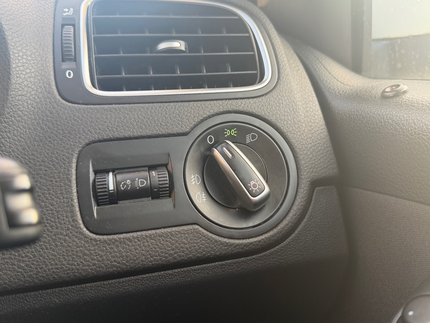 Used Volkswagen Polo 2011 for sale - 76750581: Photo 17