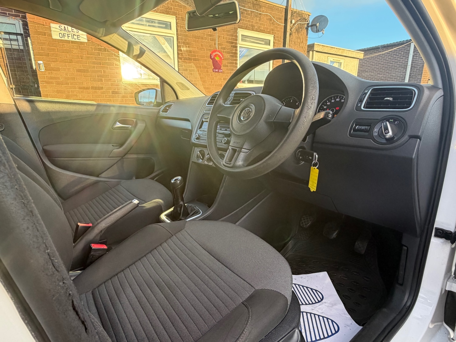 Used Volkswagen Polo 2011 for sale - 76750581: Photo 8