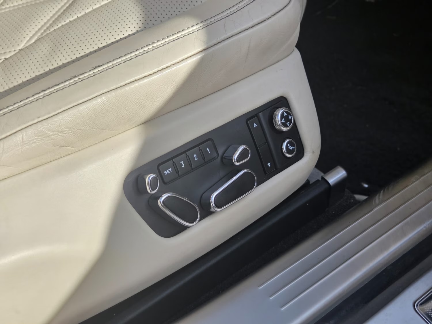 Used Bentley Flying Spur 2015 for sale - 77245530: Photo 10