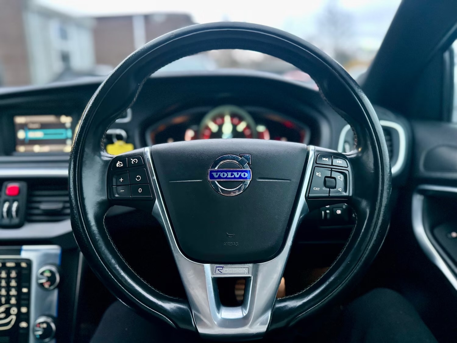 Used Volvo V40 2014 for sale - 77186409: Photo 9