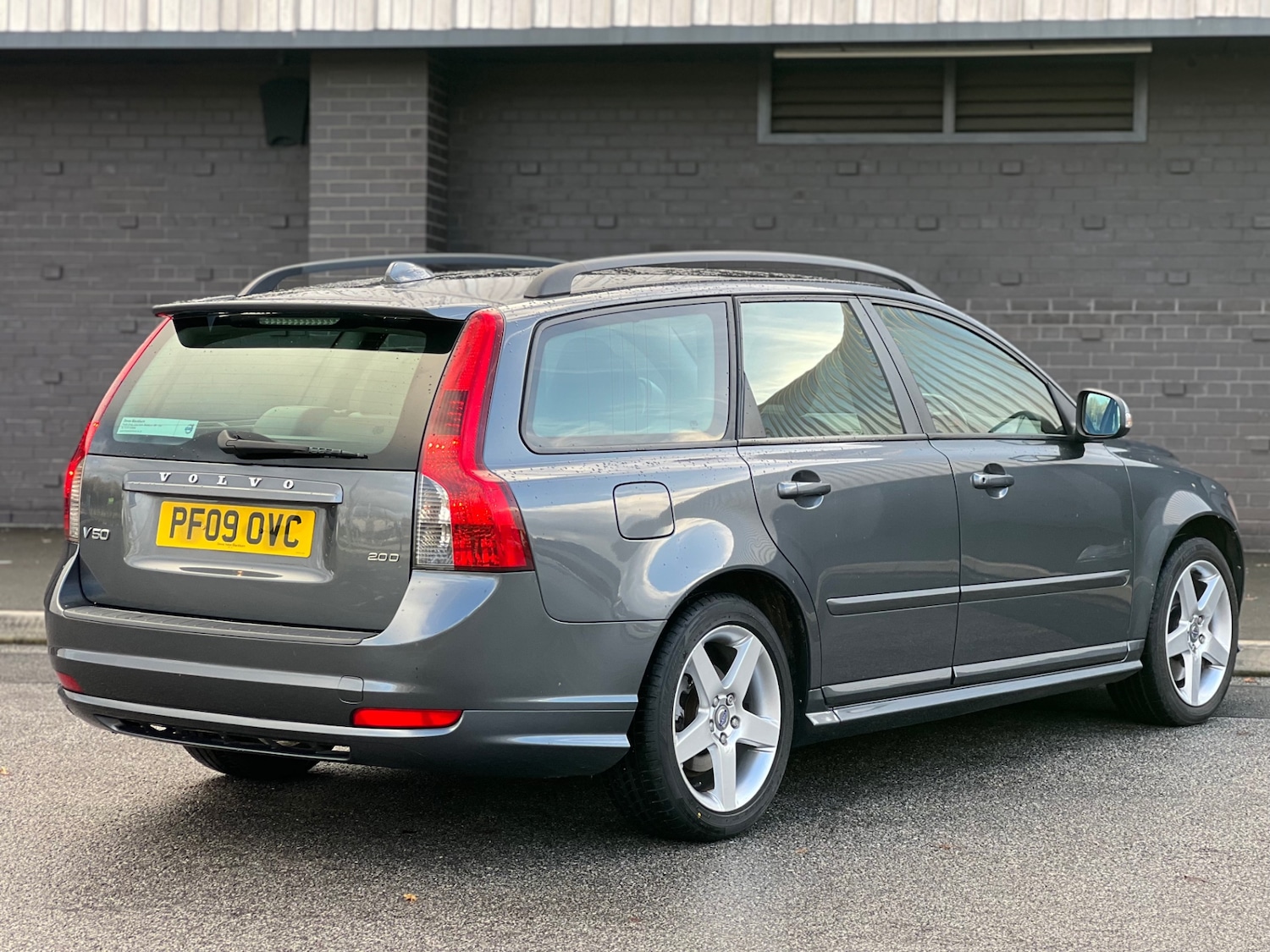 Used Volvo V50 2009 for sale - 77106448: Photo 4