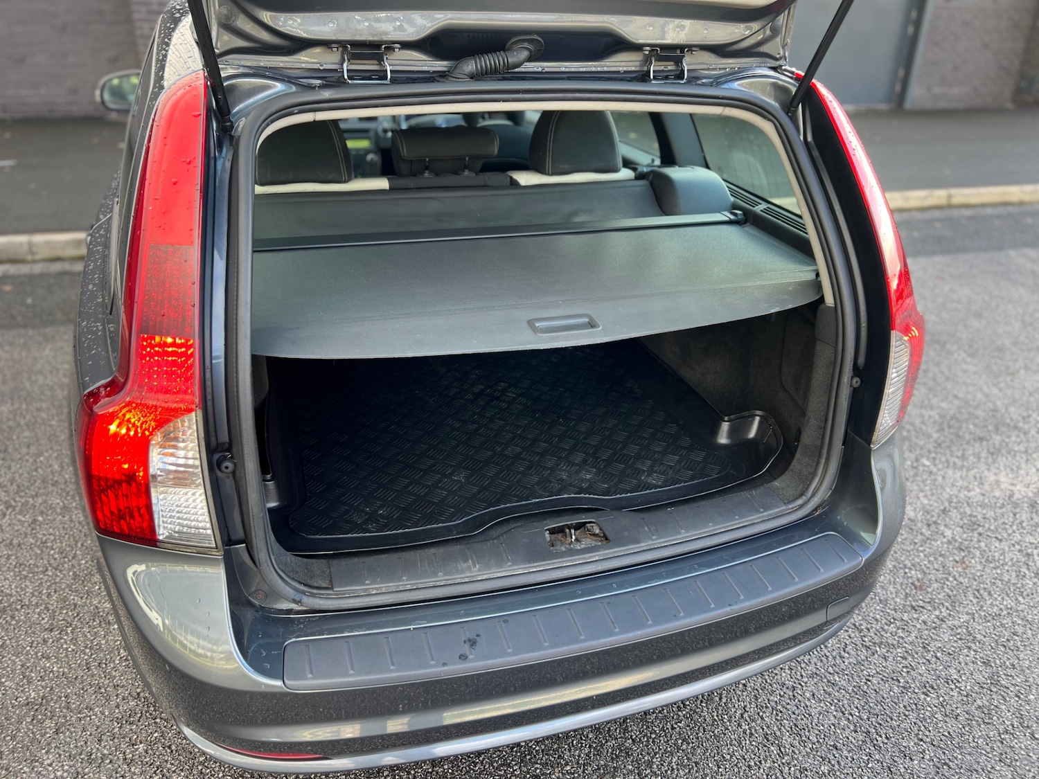 Used Volvo V50 2009 for sale - 77106448: Photo 8