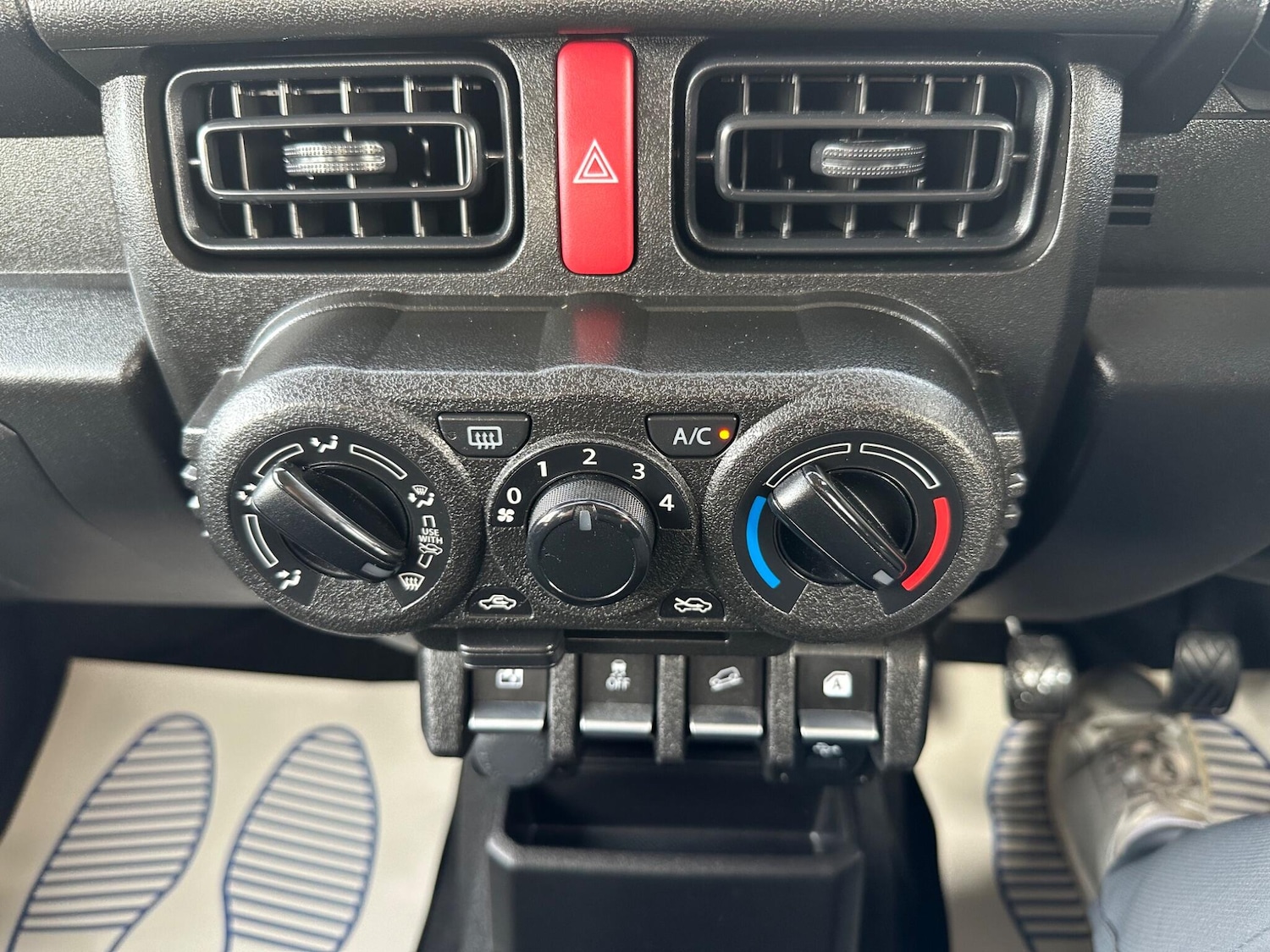 Used Suzuki Jimny 2023 for sale - 76995309: Photo 13