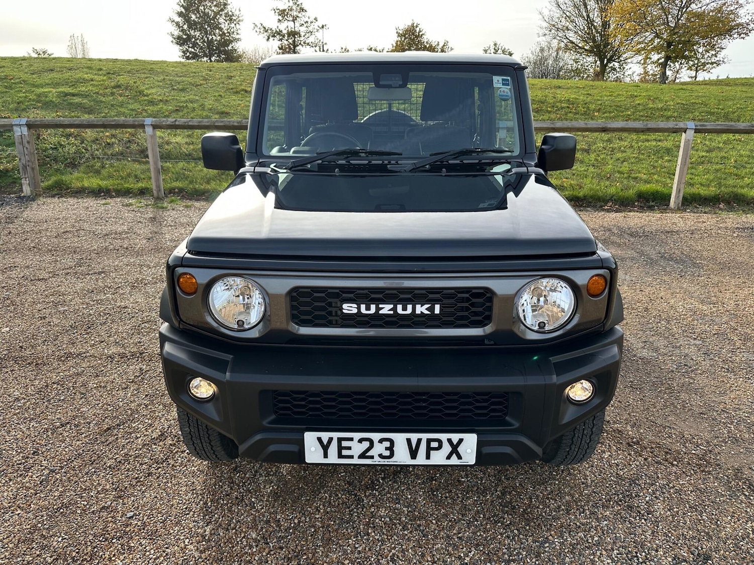 Used Suzuki Jimny 2023 for sale - 76995309: Photo 2