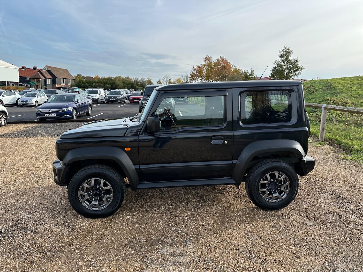 Used Suzuki Jimny 2023 for sale - 76995309: Photo 4