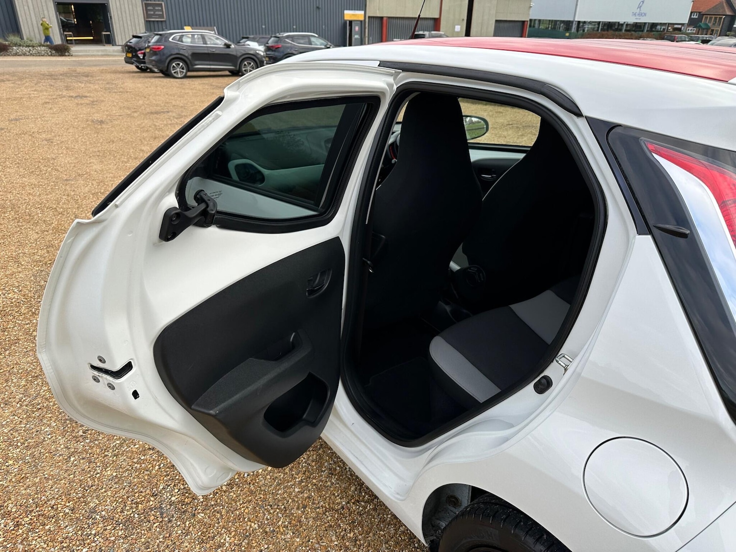 Used Toyota AYGO 2018 for sale - 76528031: Photo 16