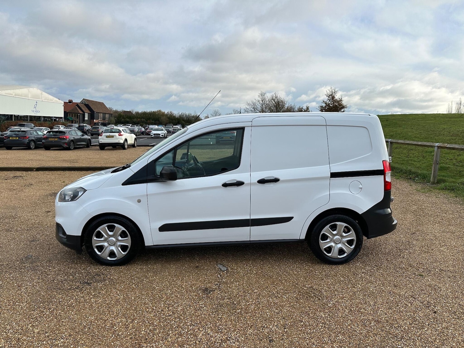 Used Ford Transit Courier 2018 for sale - 76633896: Photo 2