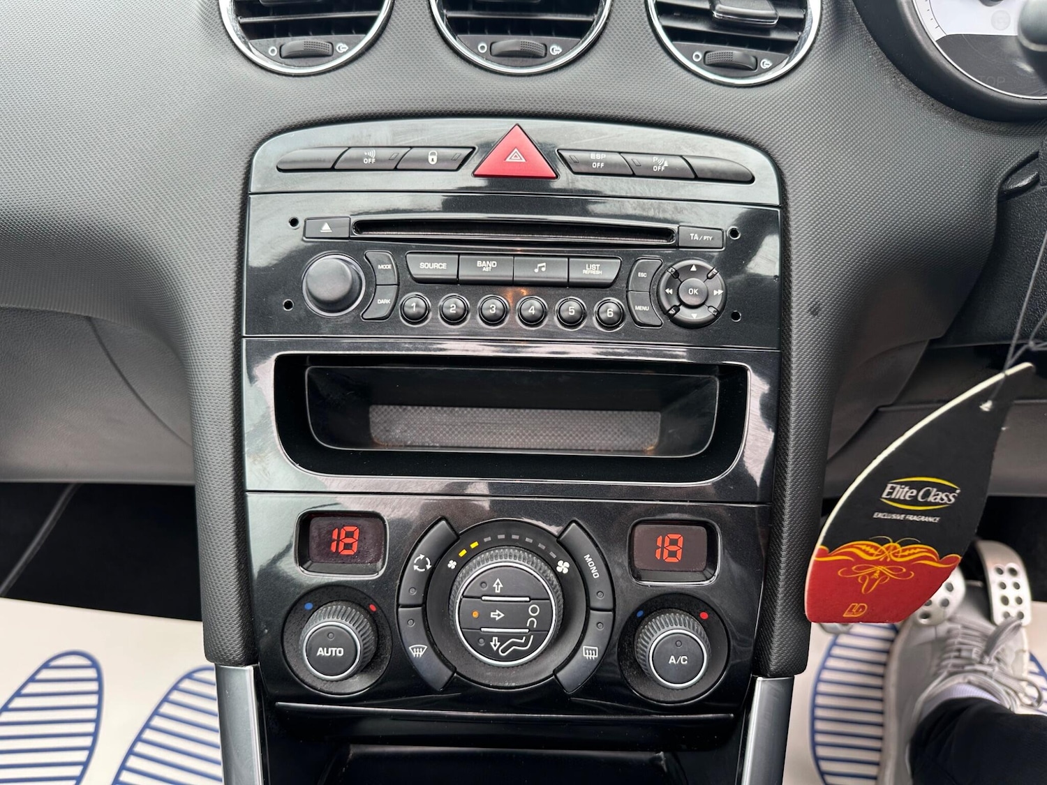 Used Peugeot 308 2012 for sale - 76990093: Photo 27