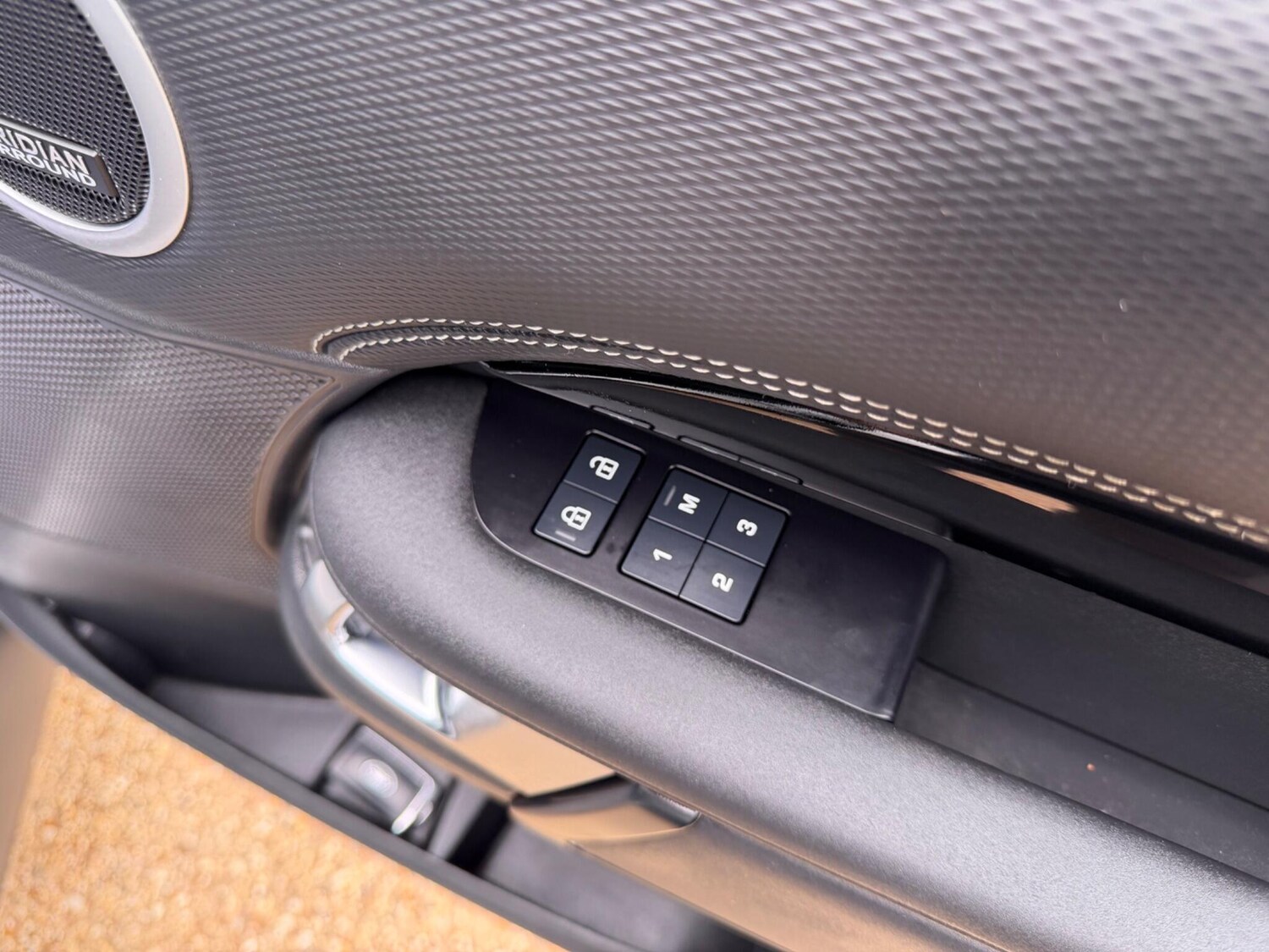 Used Land Rover Discovery 2023 for sale - 78185222: Photo 11