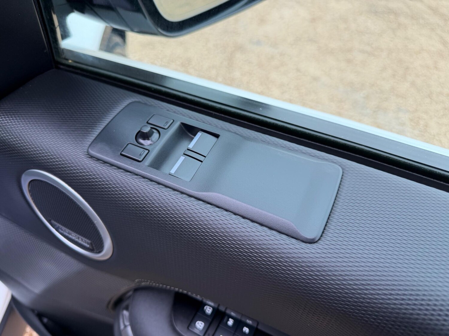 Used Land Rover Discovery 2023 for sale - 78185222: Photo 12