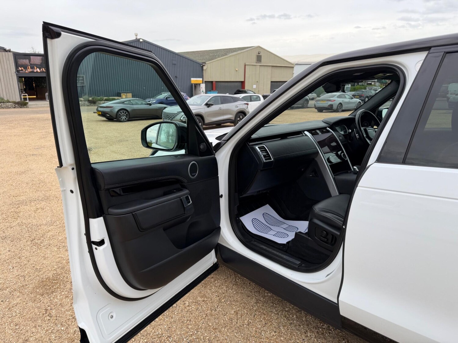 Used Land Rover Discovery 2023 for sale - 78185222: Photo 31