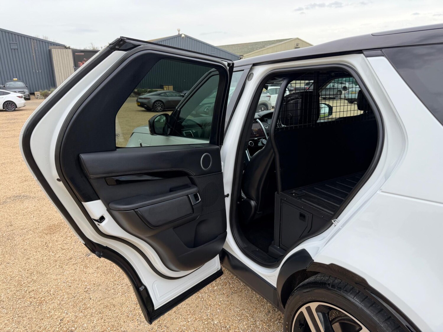 Used Land Rover Discovery 2023 for sale - 78185222: Photo 32