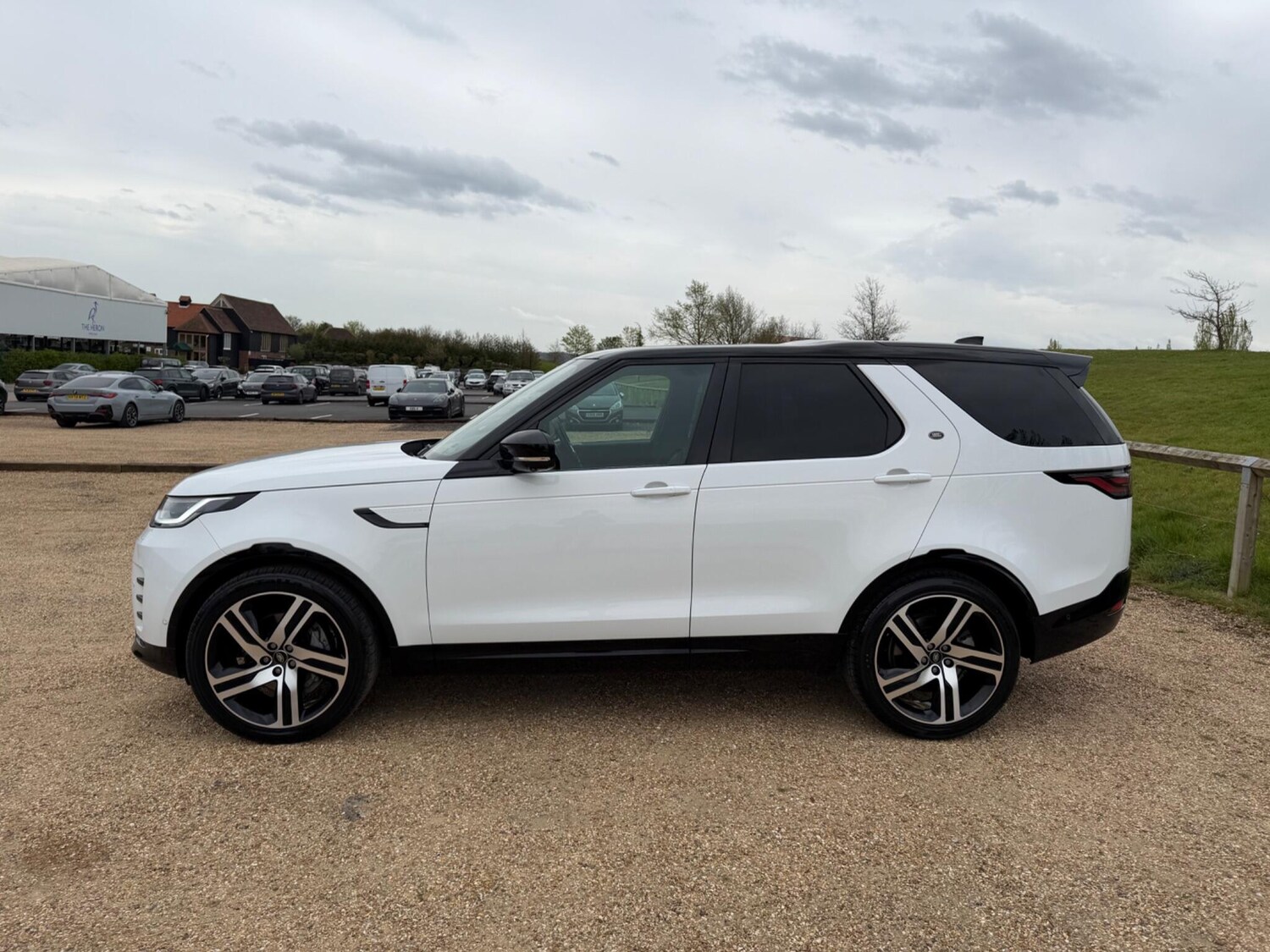 Used Land Rover Discovery 2023 for sale - 78185222: Photo 4