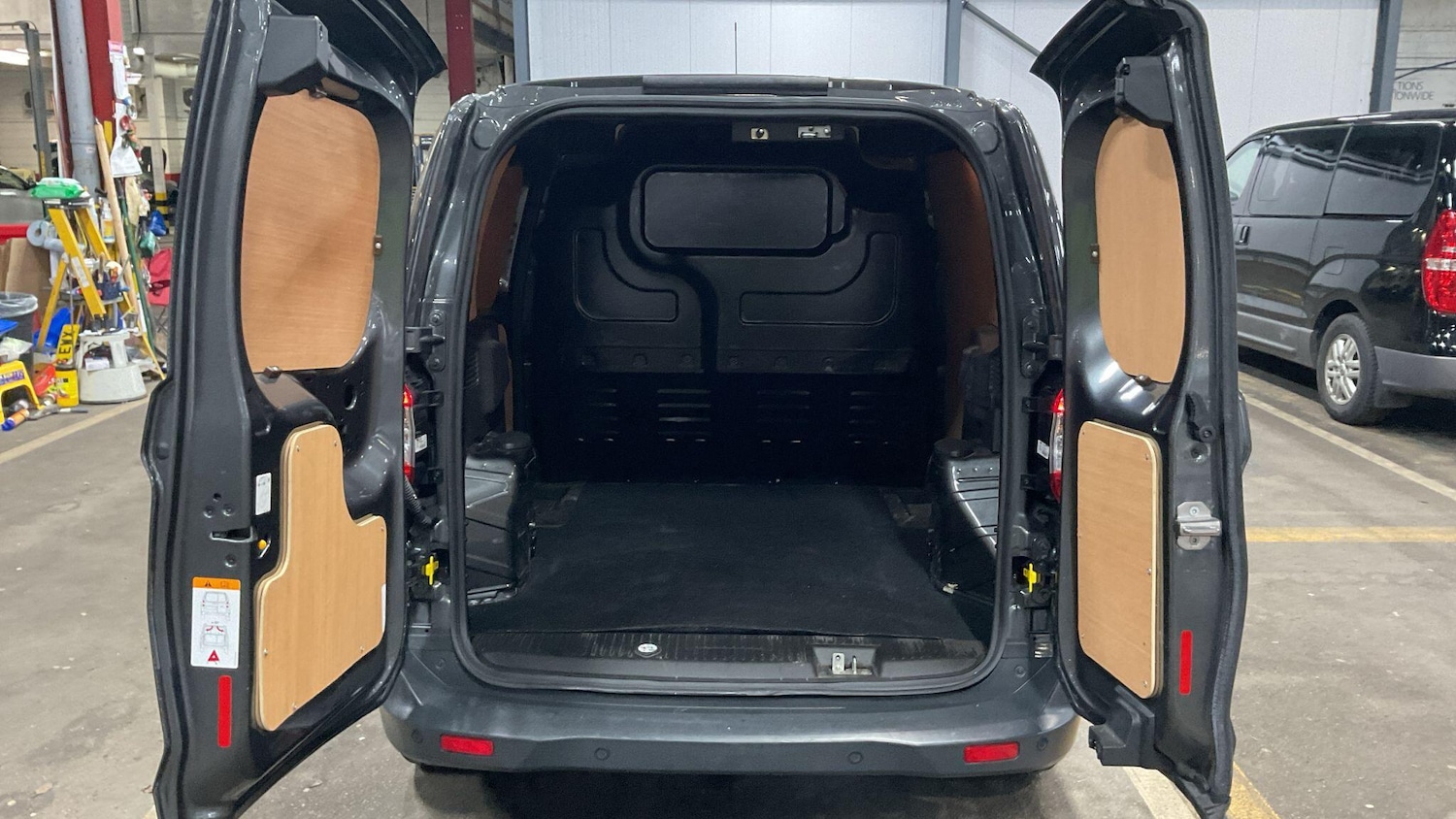 Used Ford Transit Courier 2023 for sale - 77710017: Photo 3