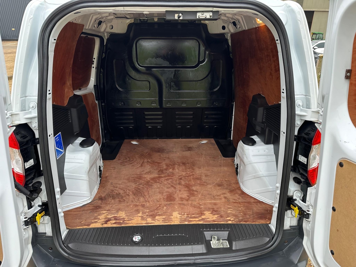 Used Ford Transit Courier 2019 for sale - 77103535: Photo 12