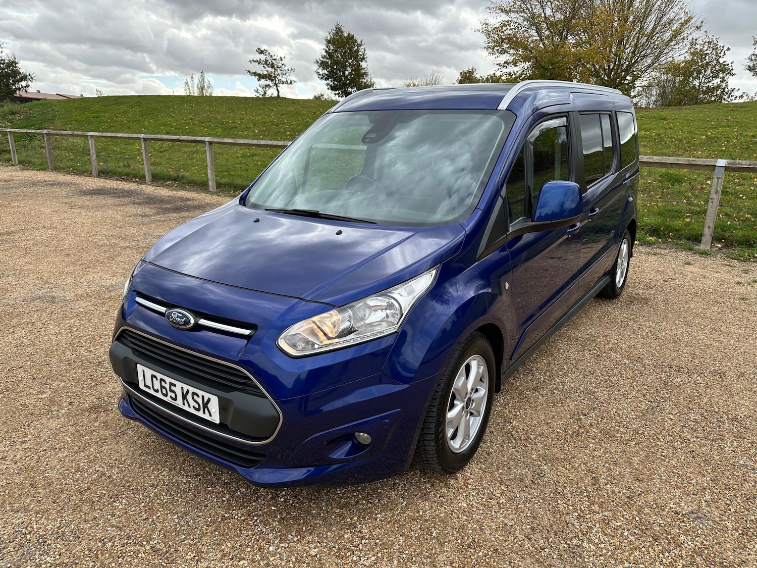 Used Ford Grand Tourneo Connect 2015 for sale - 76389131: Photo 3