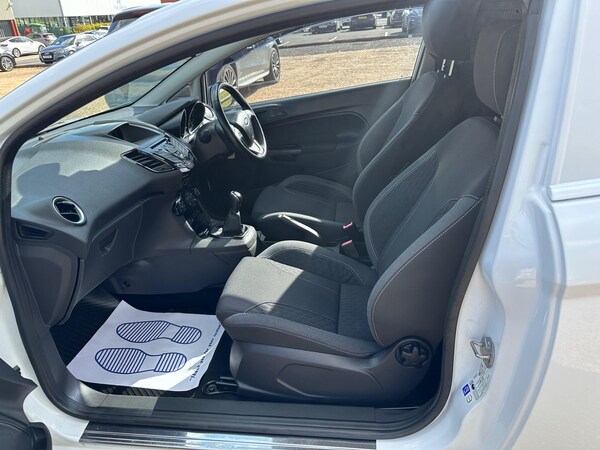 Used Ford Fiesta Van 2016 for sale - 76060836: Photo 12