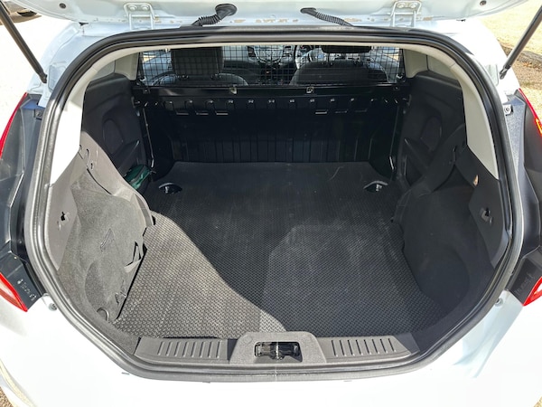 Used Ford Fiesta Van 2016 for sale - 76060836: Photo 14