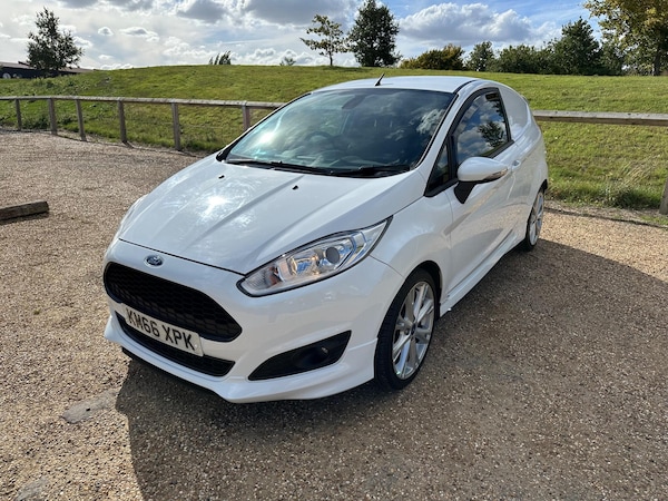 Used Ford Fiesta Van 2016 for sale - 76060836: Photo 3