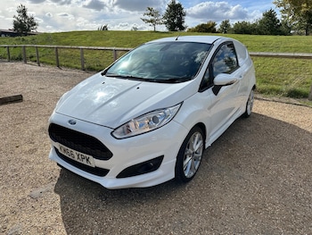 Used Ford Fiesta Van 2016 for sale - 76060836: Photo 3
