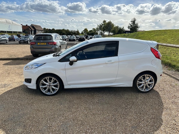 Used Ford Fiesta Van 2016 for sale - 76060836: Photo 4