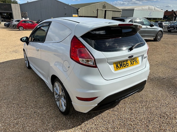 Used Ford Fiesta Van 2016 for sale - 76060836: Photo 5