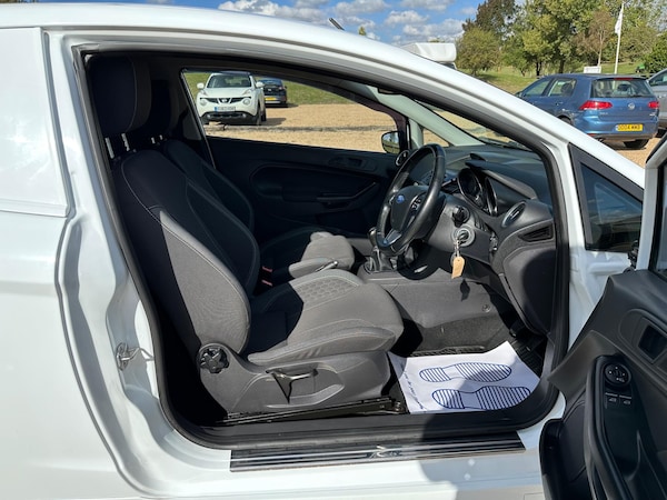 Used Ford Fiesta Van 2016 for sale - 76060836: Photo 9
