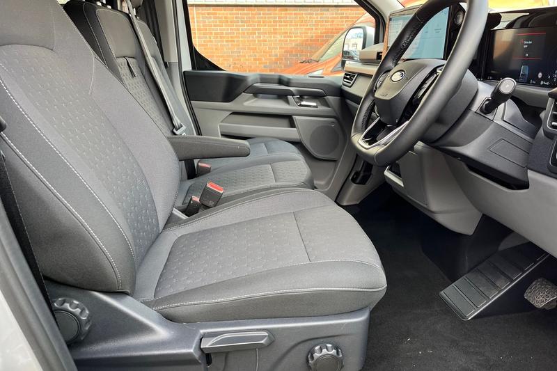 Used Ford Tourneo Custom 2025 for sale - 76931396: Photo 33