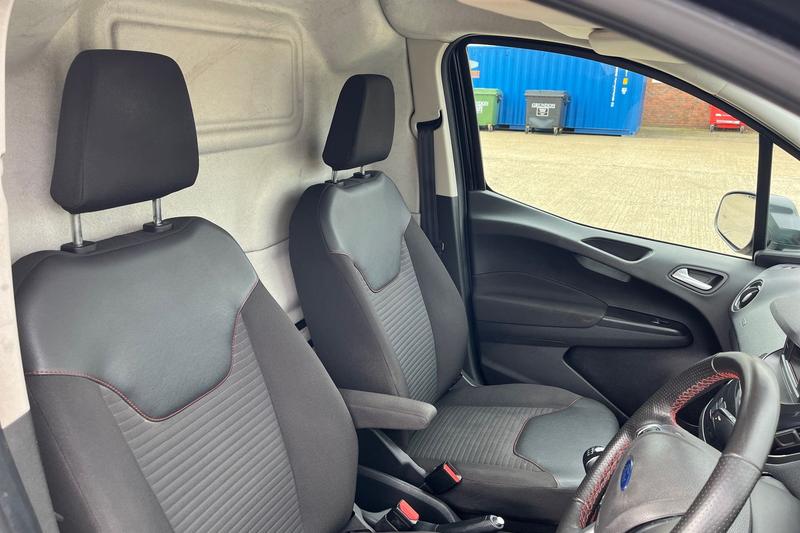Used Ford Transit Courier 2022 for sale - 77934990: Photo 31