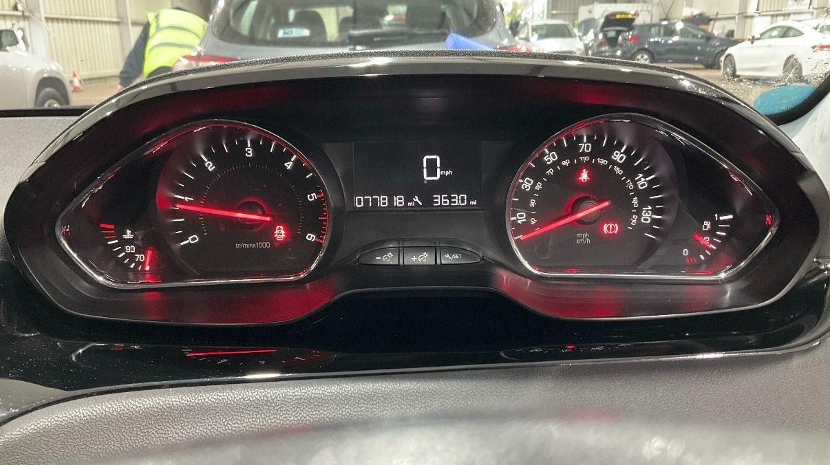 Used Peugeot 208 2013 for sale - 76445390: Photo 8