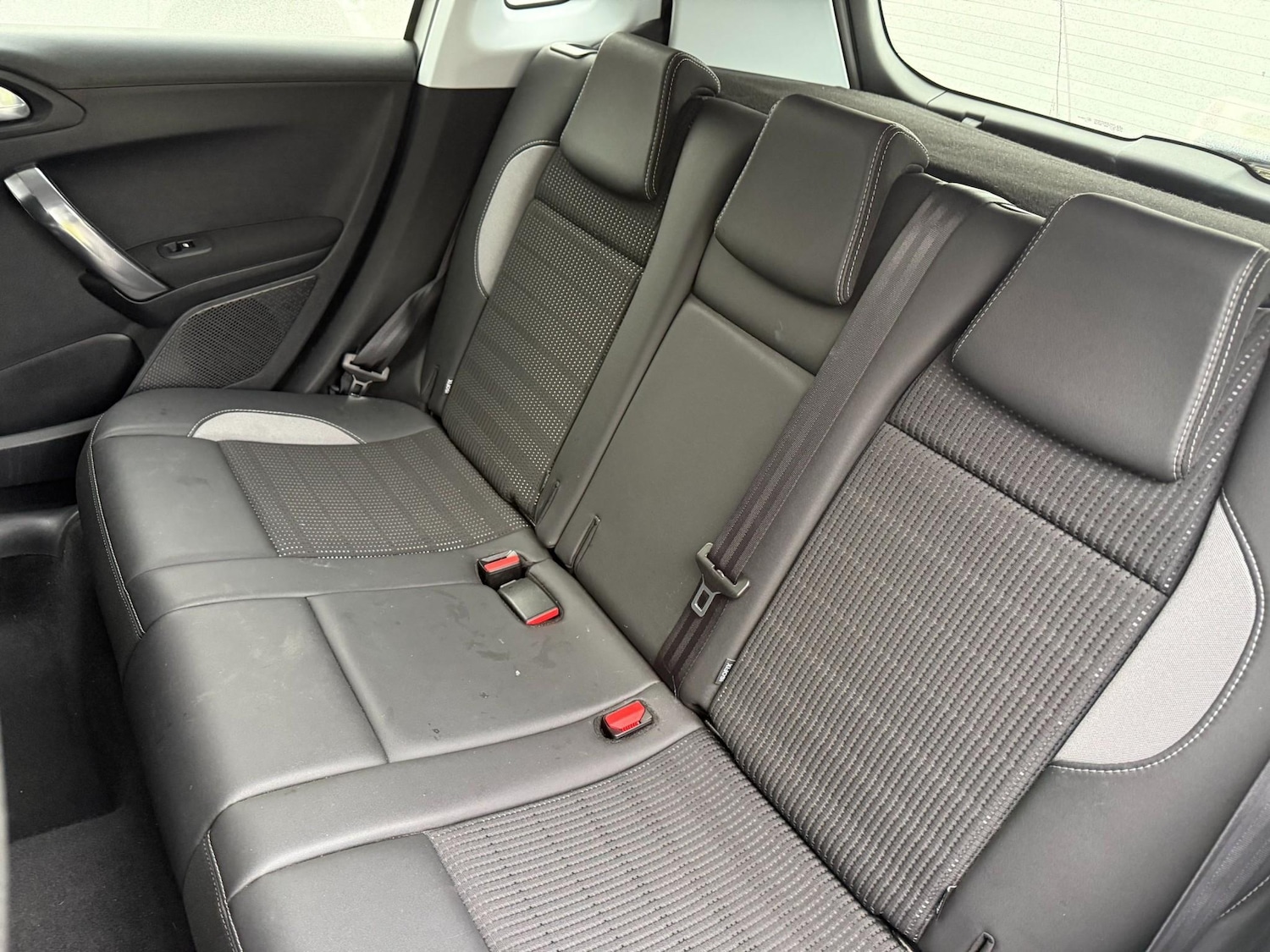 Used Peugeot 2008 2015 for sale - 76241027: Photo 15