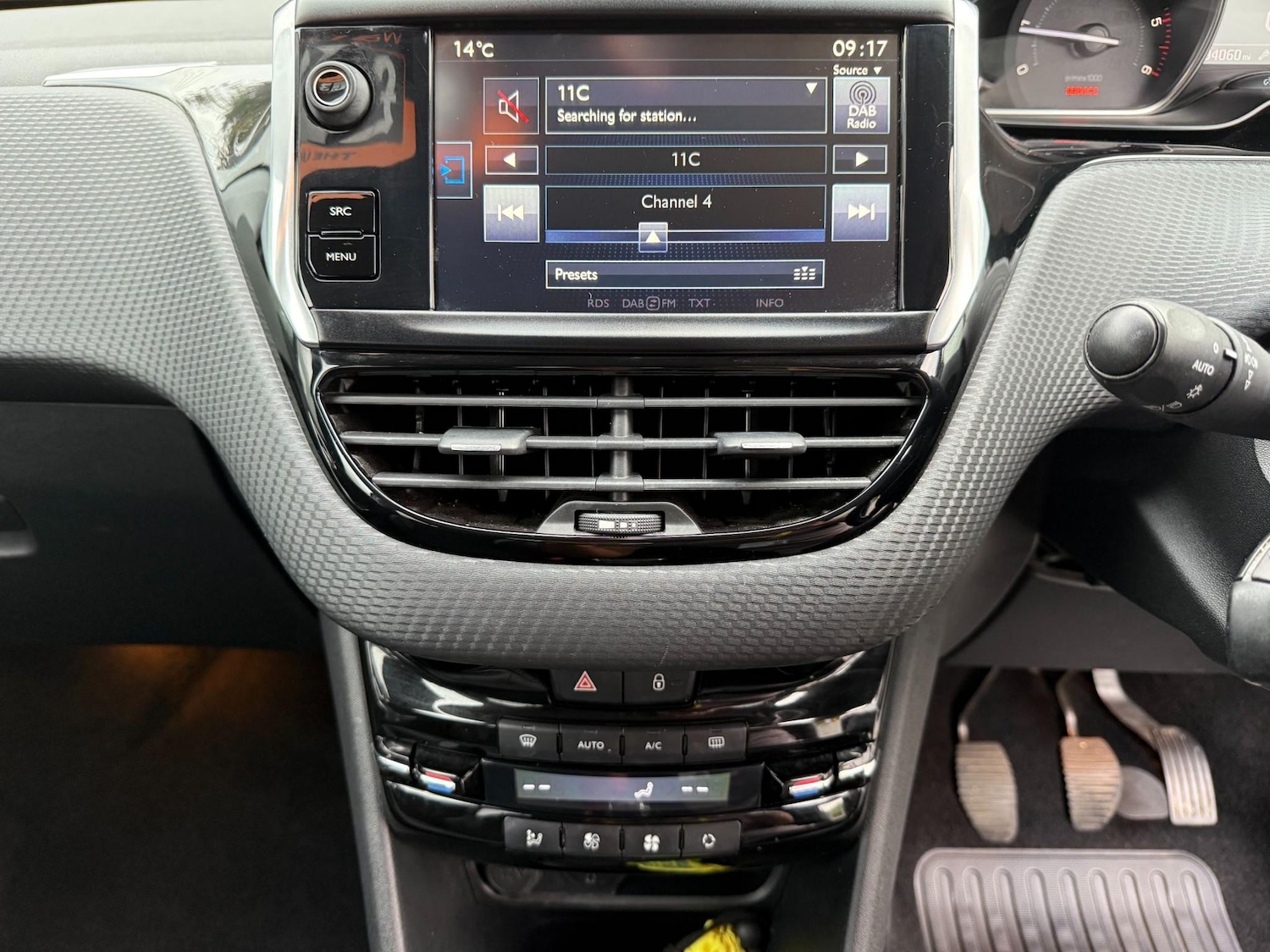 Used Peugeot 2008 2015 for sale - 76241027: Photo 19