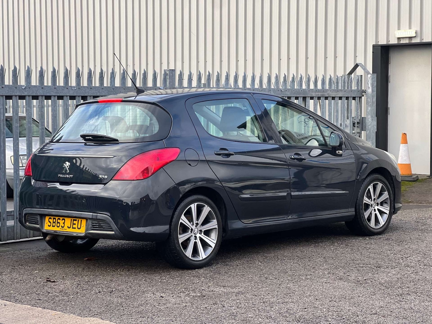 Used Peugeot 308 2013 for sale - 77003501: Photo 10