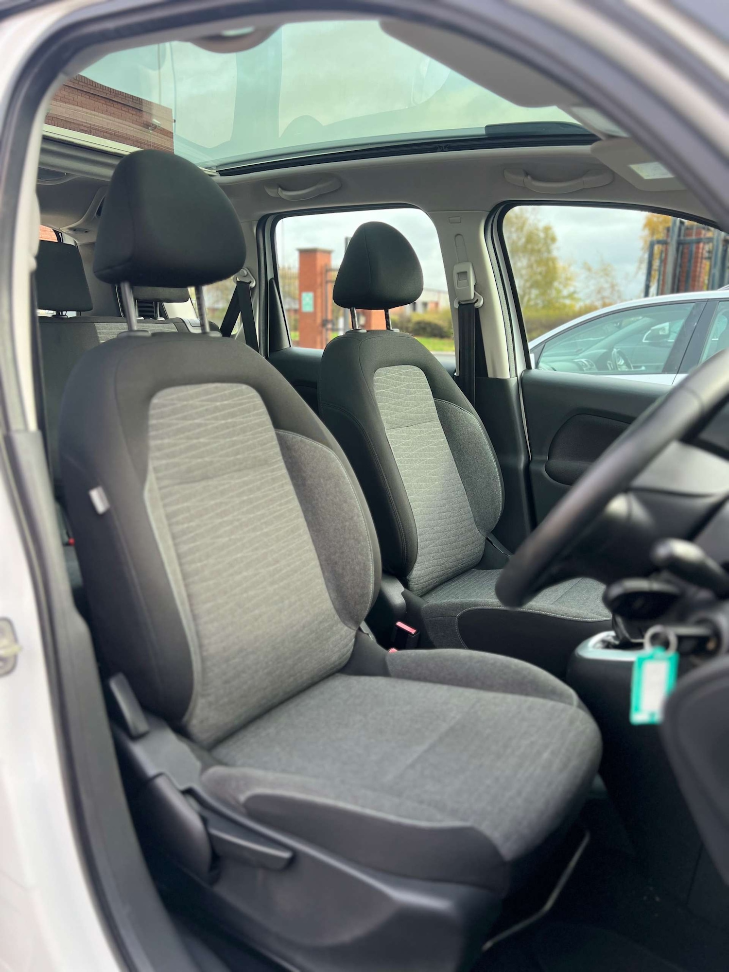 Used Citroen C3 Picasso 2015 for sale - 76453771: Photo 2