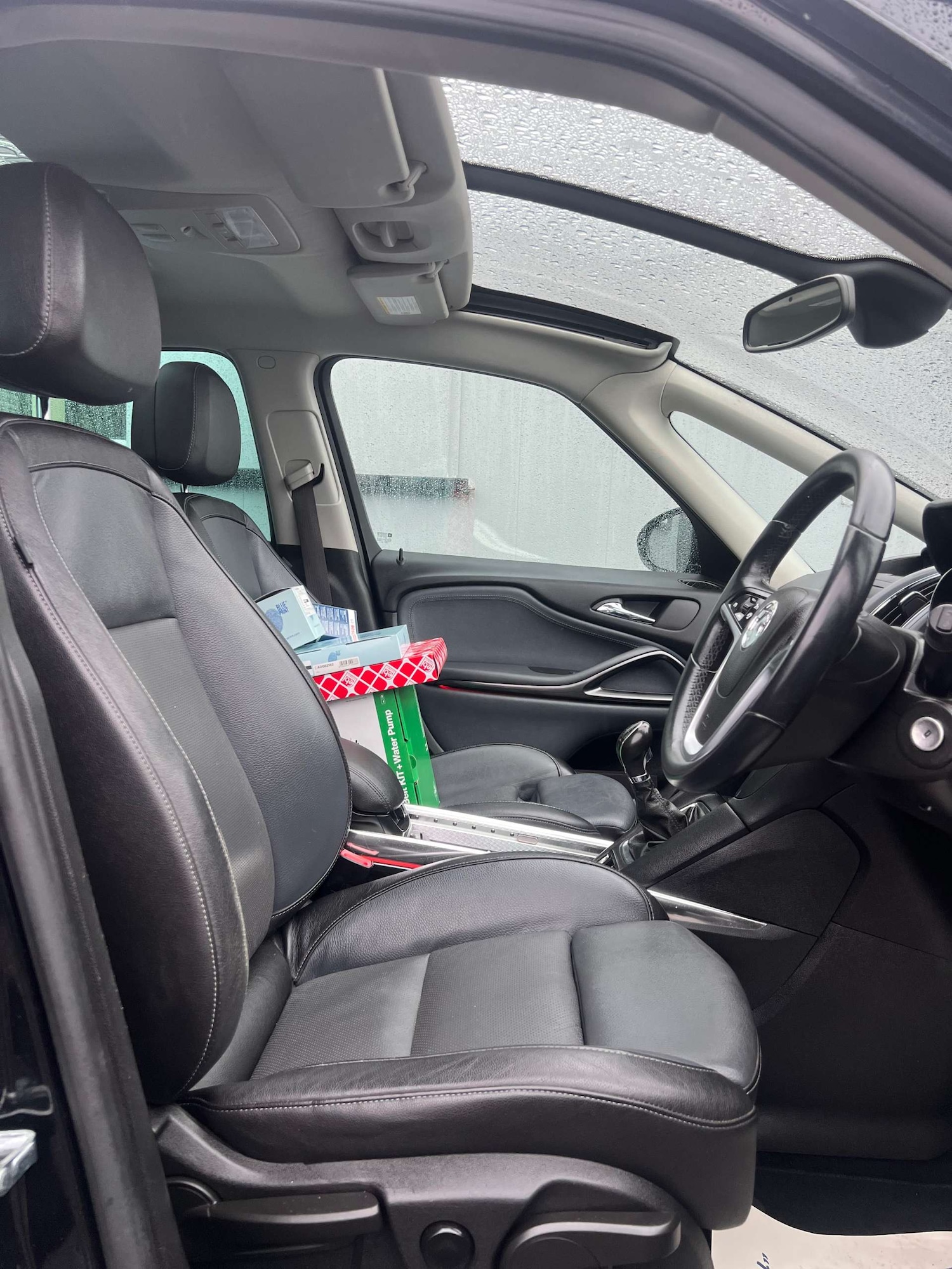 Used Vauxhall Zafira Tourer 2013 for sale - 77283199: Photo 3