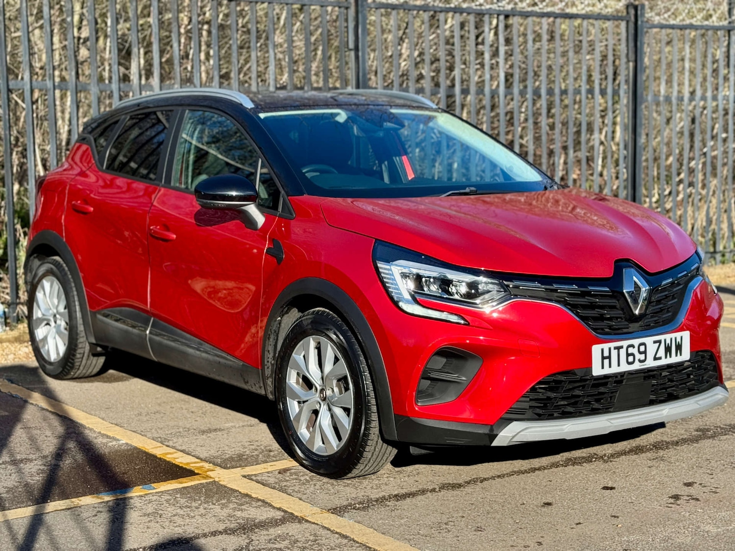 Used Renault Captur 2020 for sale - 78144624: Photo 2