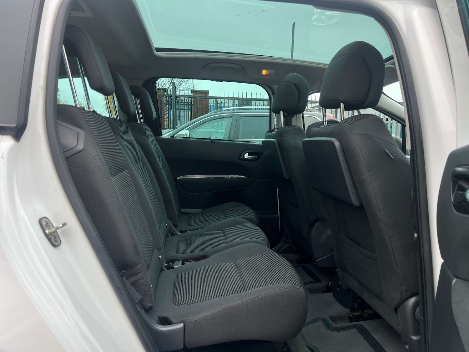 Used Peugeot 5008 2015 for sale - 76554483: Photo 15